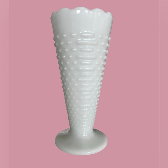 Anchor Hocking milk glass vase - Picture 1 of 1